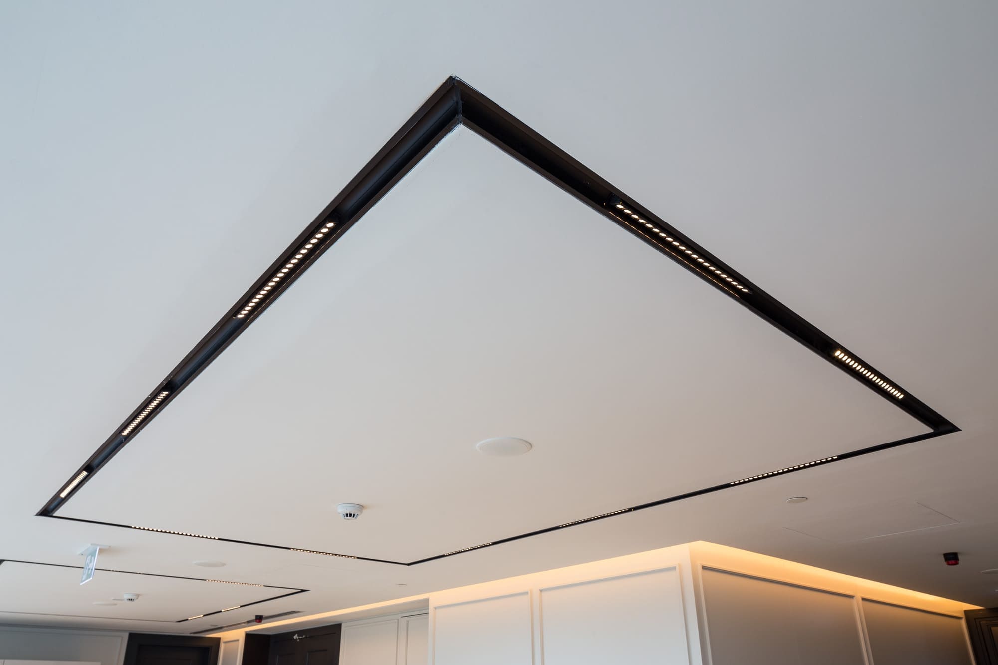 Световые линии SLOTT